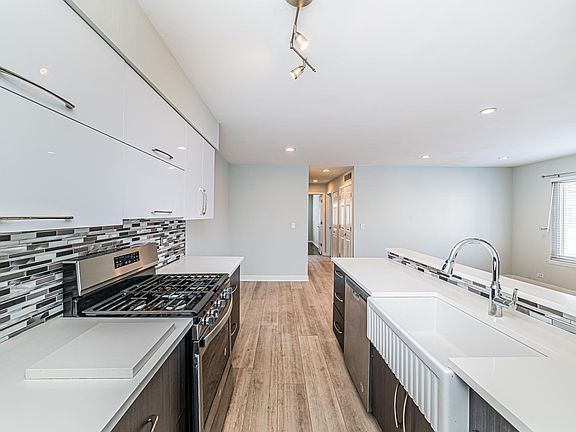 3rd image of 1566 Cove Dr #1566