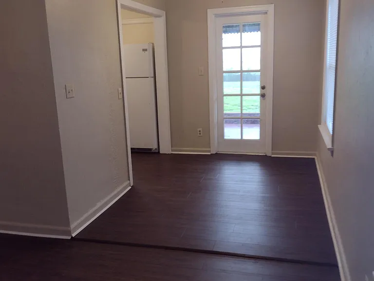 712 Fairway Ave — Photo 2