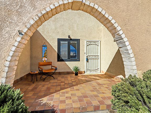 2nd image of 1301 Rio Rancho Blvd SE #B