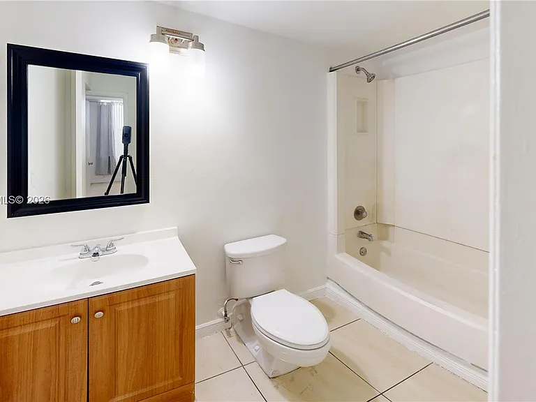 14201 N Kendall Dr #401D — Photo 12