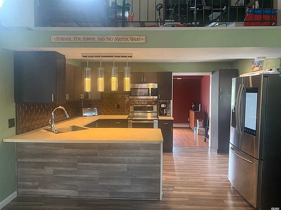 3rd image of 419 Joan St