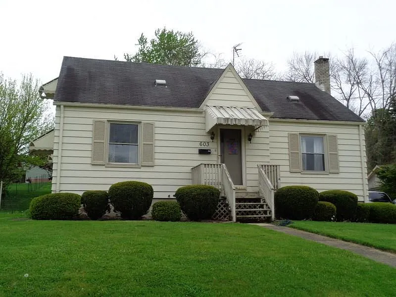 603 Oak St photo 1