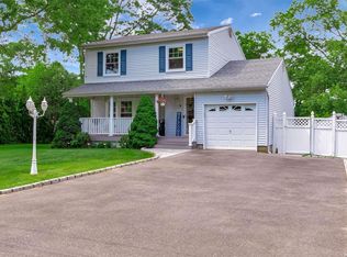 9 Grove Dr, Mastic, NY 11950