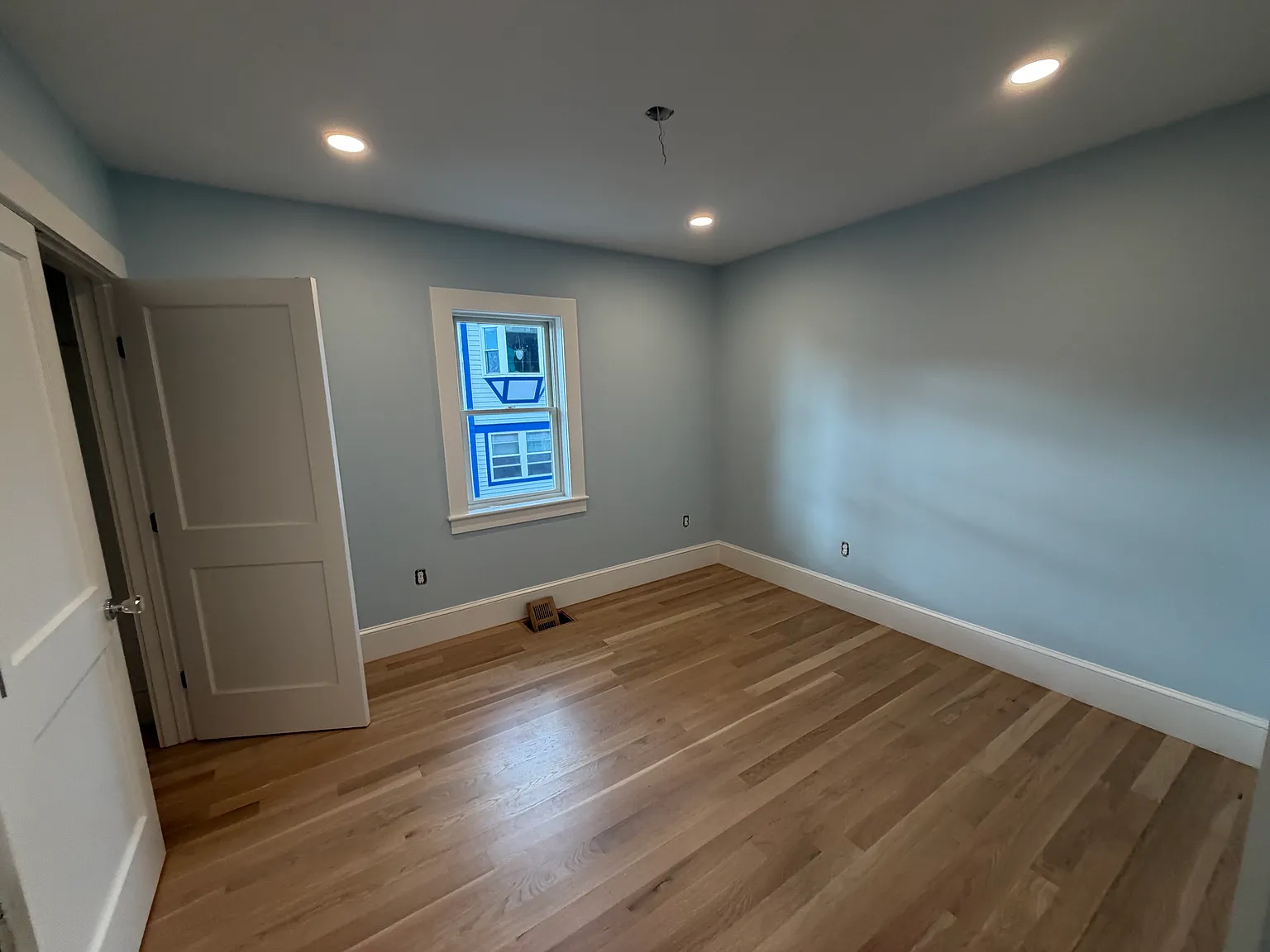 2 bed, 2.5 bath, 9999 sqft, $4,500 — Photo 1
