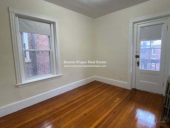 5th image of 1069 Beacon St #1