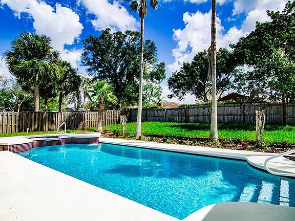 3rd image of 1550 Sackett Cir