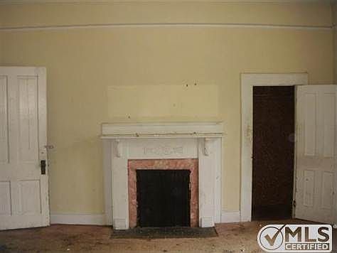 3rd image of 903 W King St