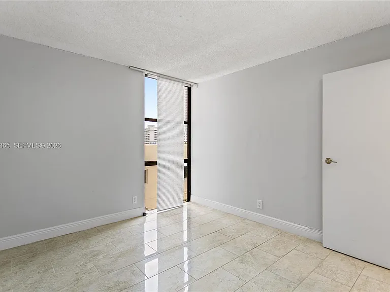 17021 N Bay Rd #429 — Photo 29