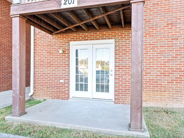 2 Bedroom Apartment For Rent Near Post! — Photo 40