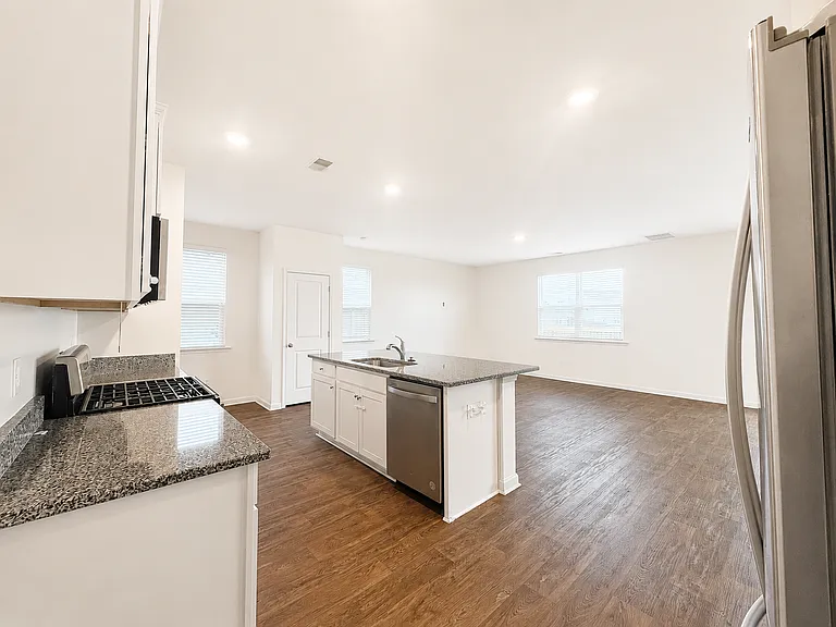 169 Oakwood Blvd — Photo 4
