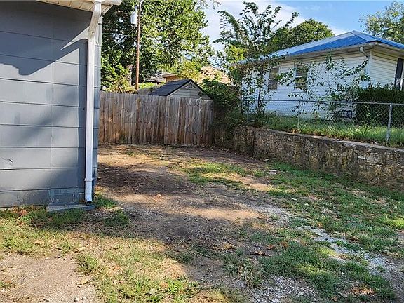 5th image of 1002 Oakvale Dr