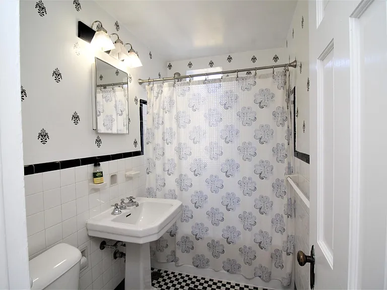 1700 N Elm St #B7 — Photo 13