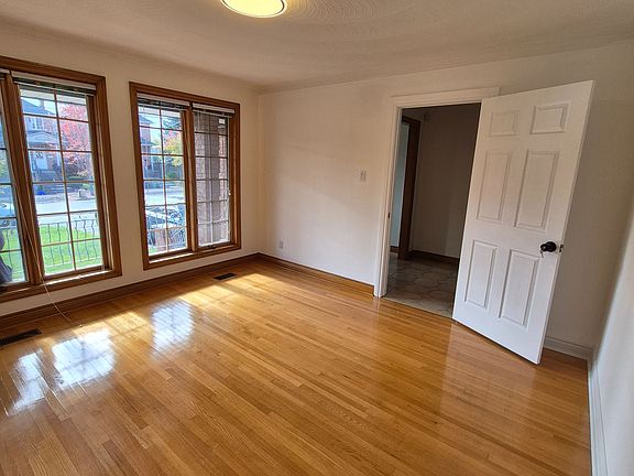 4th image of 256 Cocksfield Ave Room 4