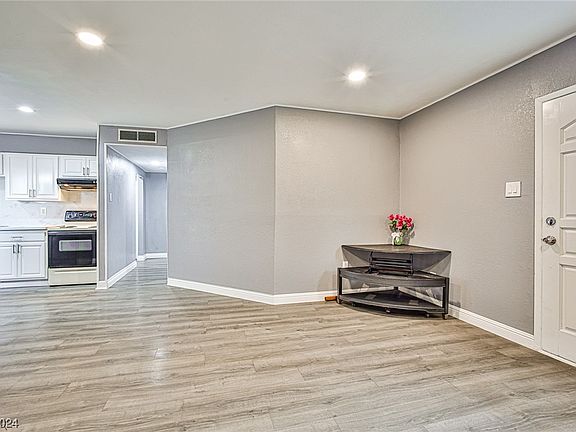 5th image of 15 Washington Way