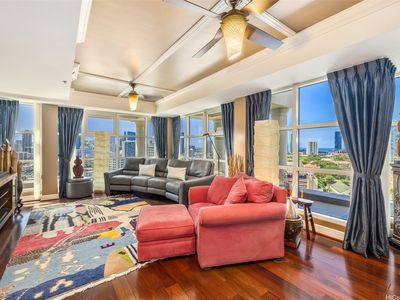 1080 S Beretania St #Penthouse 3, Honolulu, HI, 96814