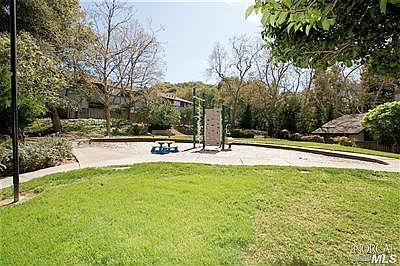 2nd image of 20 Picadilly Ct