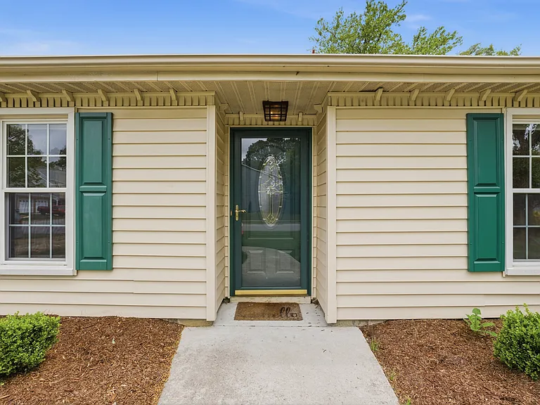 2252 Newstead Dr — Photo 7