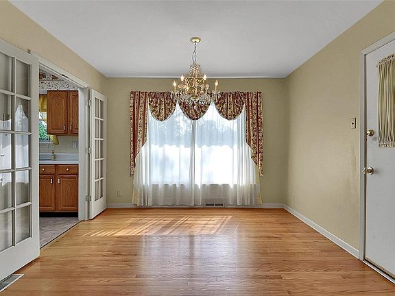 5th image of 8732 Fox Park Dr