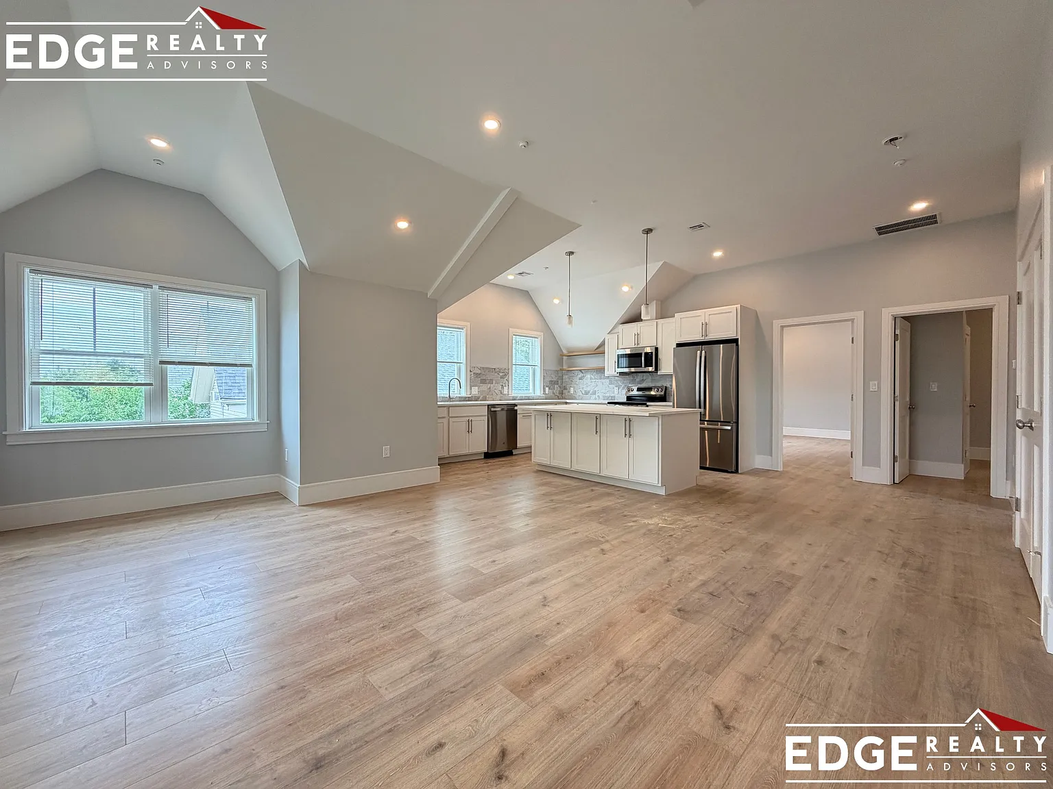 2 bed, 1100 sqft, $3,400 — Photo 2