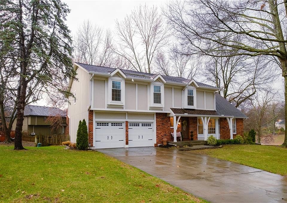 1st image of 183 NE Chinquapin Ct