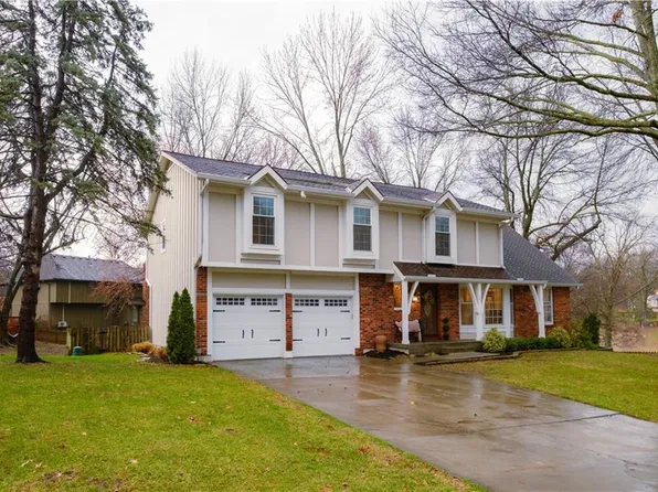183 NE Chinquapin Ct, Lees Summit, MO 64064
