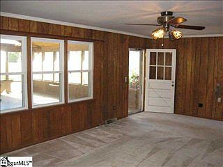 3rd image of 105 Poinsettia Dr