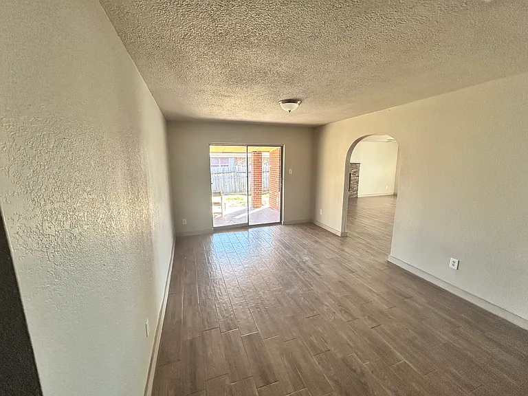 5001 Greenlee Dr — Photo 9