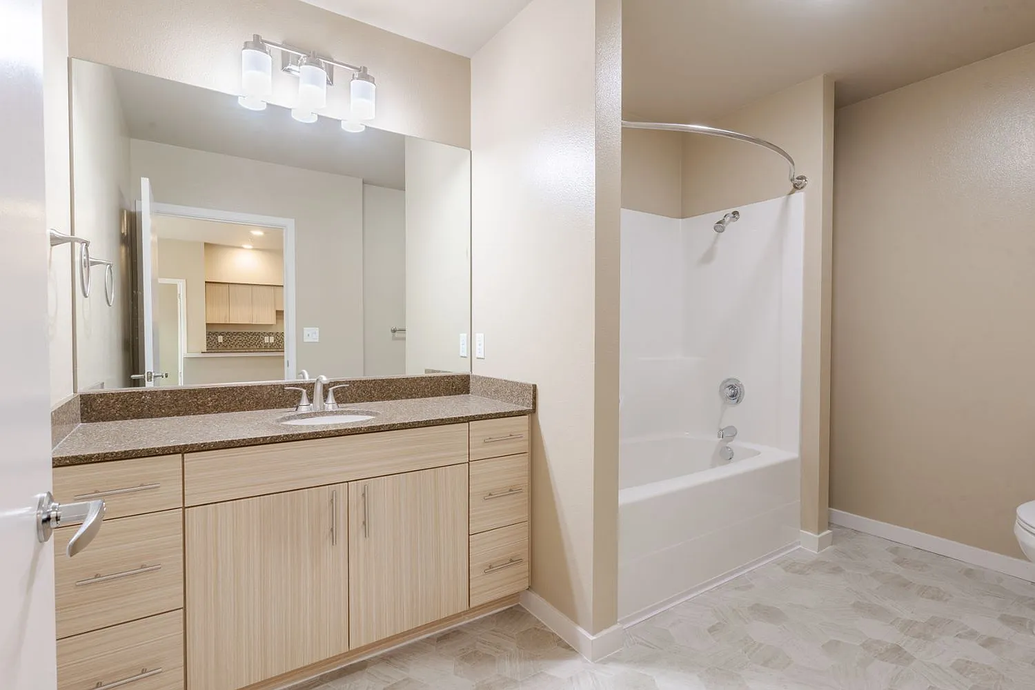 South Block Apartments — Photo 4