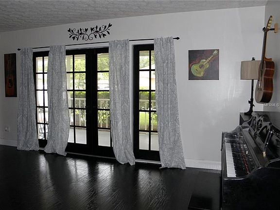 4th image of 1524 Creekbend Dr