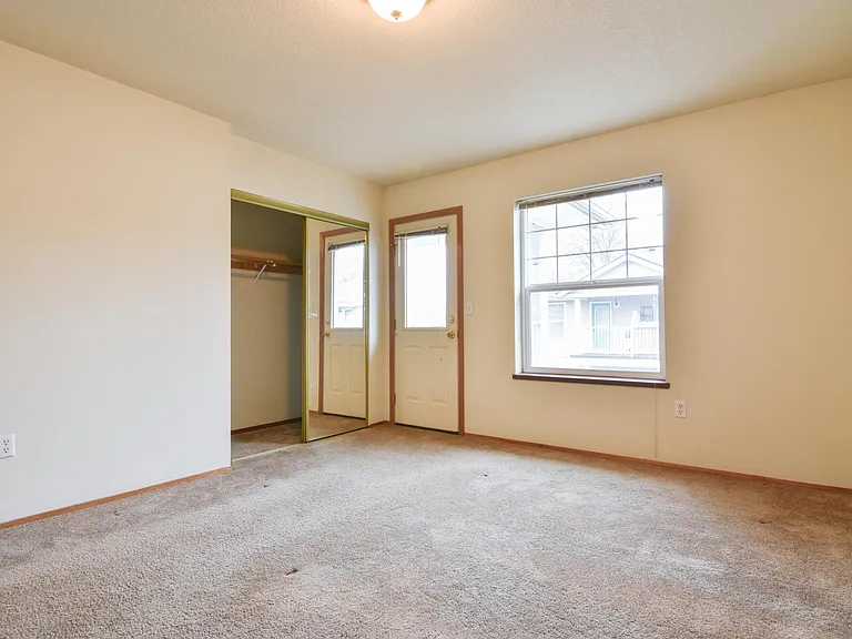 444 NE Stanton St #7 — Photo 10