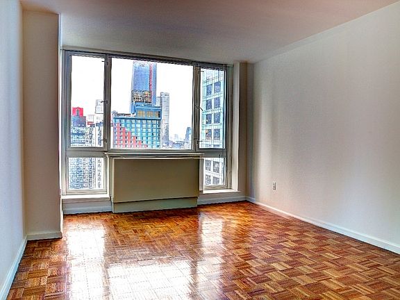 4th image of 350 W 43rd St APT 42A