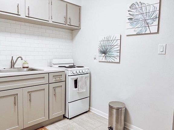 4th image of 105 SE 8th St Floor 105