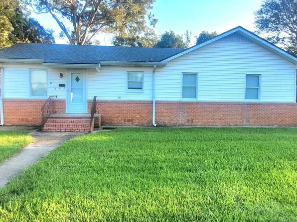813 W Main St, Delcambre, LA 70528