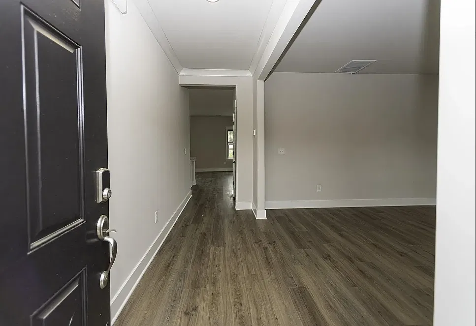 4 bed, 2345 sqft, $2,300 — Photo 3