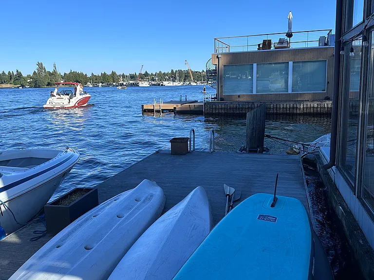 Floating dock
