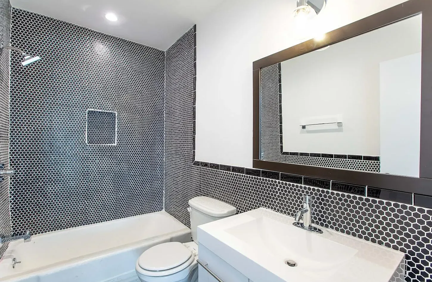 2 bed, 650 sqft, $4,185 — Photo 4