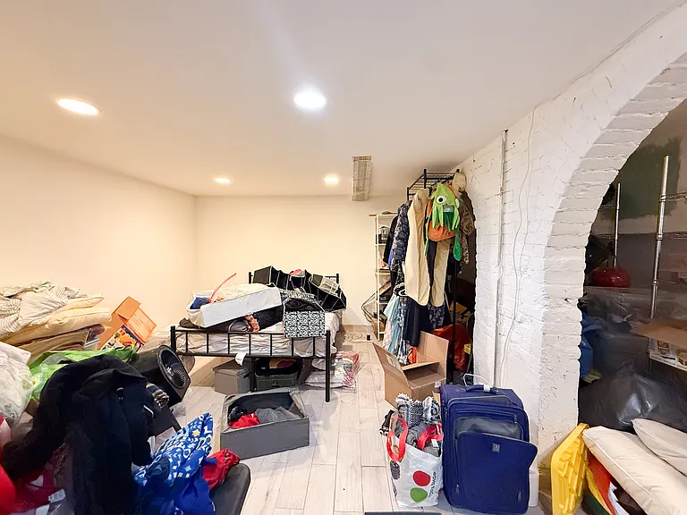 162 Halsey St #1 — Photo 16