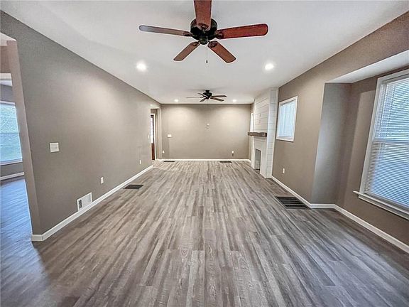 3rd image of 512 W 11th St