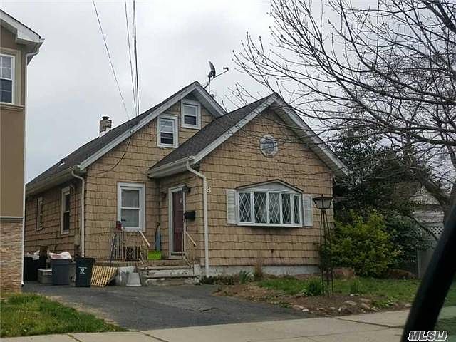 2nd image of 8 Chicago Ave