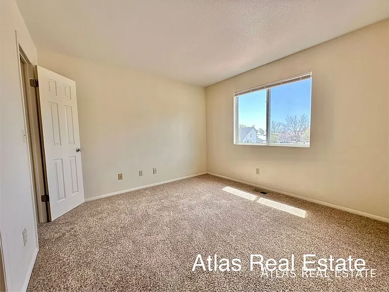 1940 W Yampa St #B — Photo 2