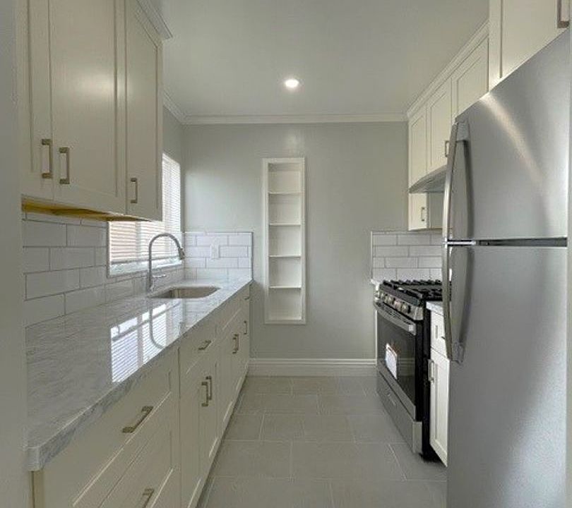1st image of 229 Macarthur Blvd #2C