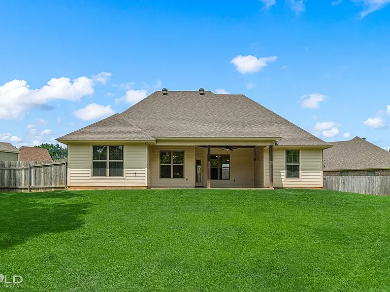 302 Oscar Cir — Photo 10