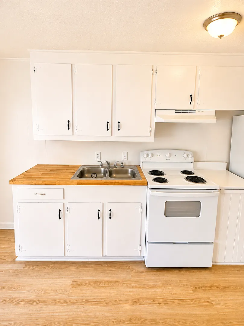 Meadowbrook Hill Apartments 1300C — Photo 4