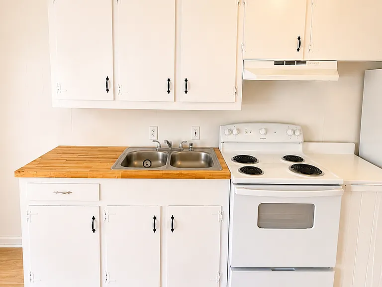 1300 Lola Ave — Photo 4
