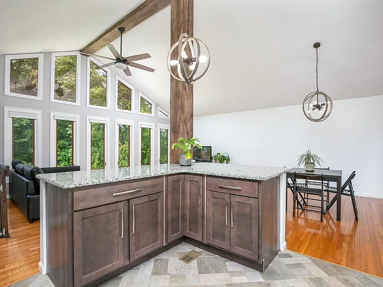 80 Lancaster Dr — Photo 4