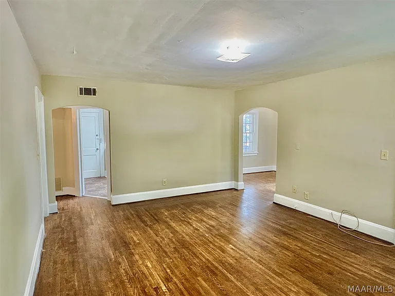 440 E Fairview Ave — Photo 7