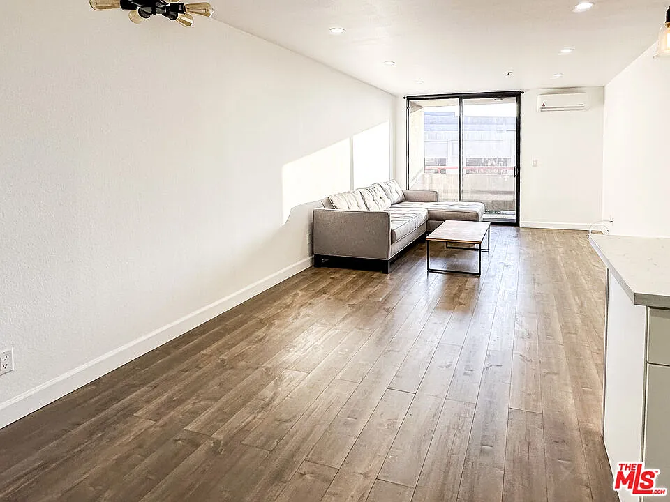 1 bed, 1.0 bath, 634 sqft, $2,200 — Photo 3