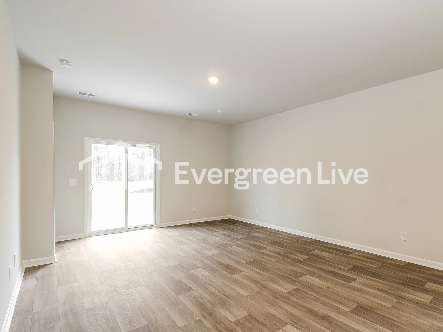 5 bed, 2.5 bath, 2359 sqft, $2,410 — Photo 3