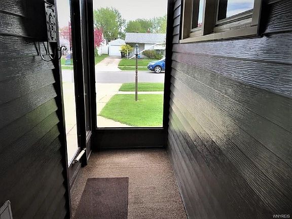 4th image of 712 Montrose Ave