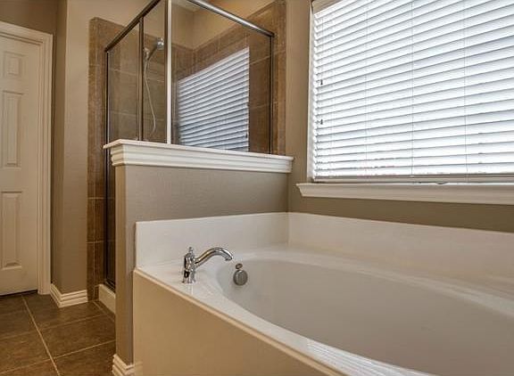 5th image of 2437 Dove Creek Dr